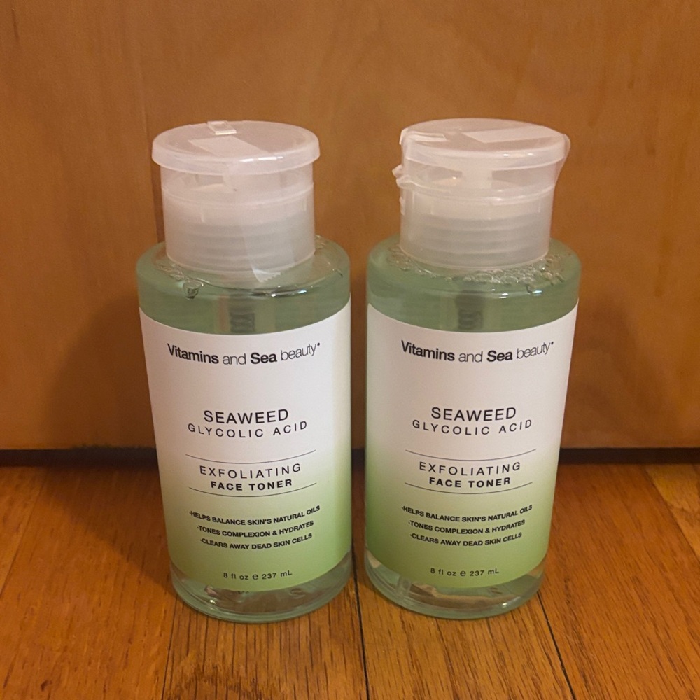 Vitamins and Sea Beauty Seaweed Glycolic Acid Exfoliating Face Toner — Green